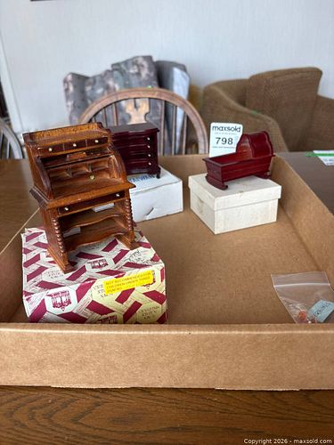 Miniature Wooden Furniture with Accessories (1 of 8)