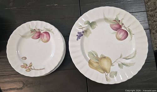 Mikasa Belle Terre Fine China Dinner & Salad Plates (Japan) (1 of 2)