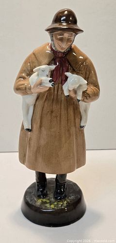 Royal Doulton Lambing Time (HN 1890) Porcelain Figurine (1 of 5)