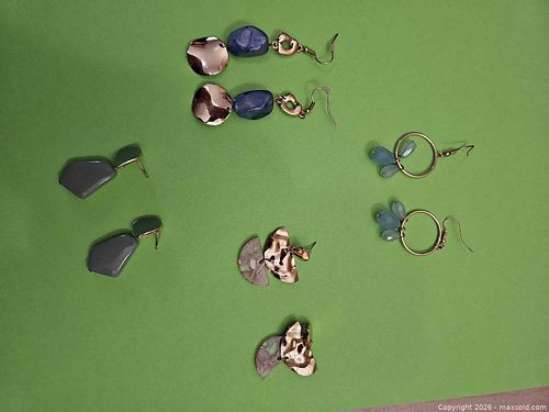 Lot of 4 Pairs Dangle/Drop Earrings Gold Blue Green Gray (1 of 5)