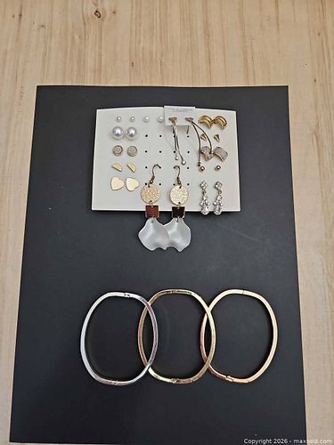 Mixed Gold & Silver Tone Fashion Earrings and Bracelets Lot (1 of 3)