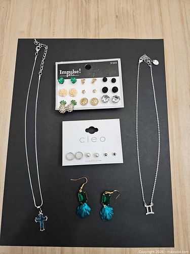 Mixed Jewelry Lot: Necklaces & Earring Sets in Silver/Gold/Teal (1 of 5)