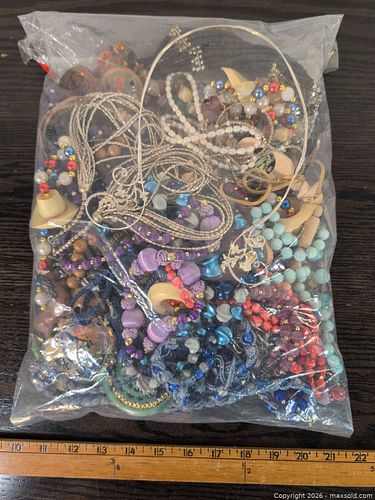 Costume Jewelry Lot — Beaded Necklaces, Bracelets & Pendants (1 of 7)