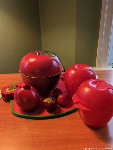 Apple-Themed Kitchen Set: Cutting Board & Storage Containers (1 of 4)