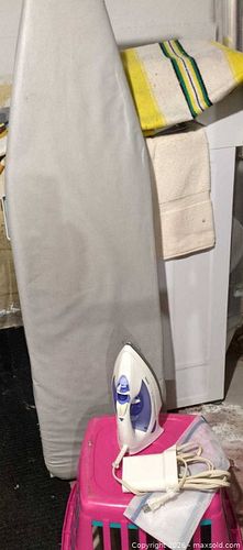 T-fal Steam Iron with Ironing Board and Mesh Pressing Pad (1 of 4)