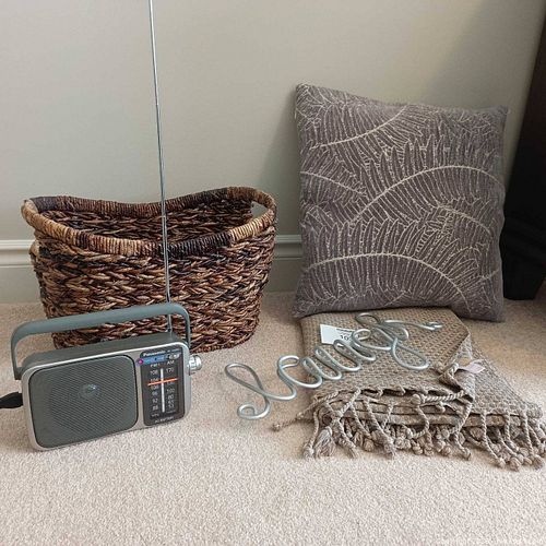 Home Decor, Radio B (1 of 15)