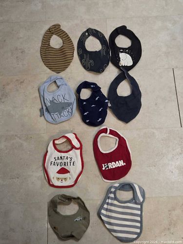 Set of 10 Unisex Cotton Snap Bibs (1 of 5)