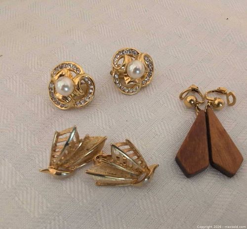 Clip-On Earrings A (1 of 7)