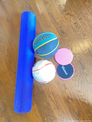 Mixed foam roller, basketball, soccer ball and gliding discs — 4 items (1 of 2)