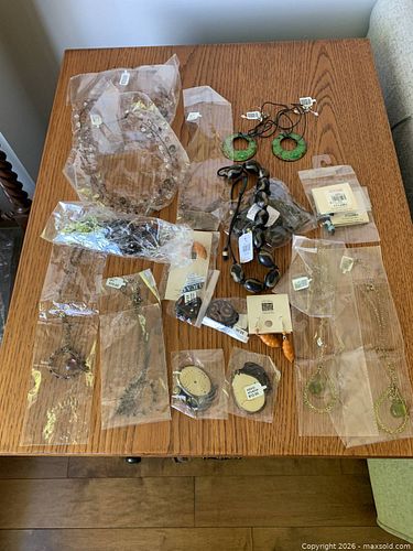 Lot of Costume Jewelry (1 of 7)