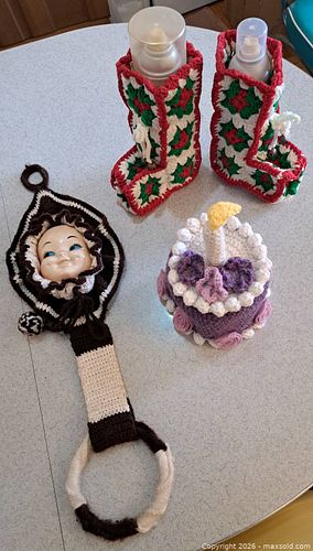 Crochet Kitsch - Toilet Paper Cozy + Tea Towel Holder & Christmas Stockings  (1 of 11)