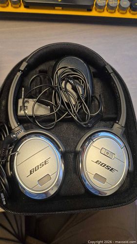 Bose QuietComfort 15 (QC15) Over-Ear Wired Headphones (1 of 8)