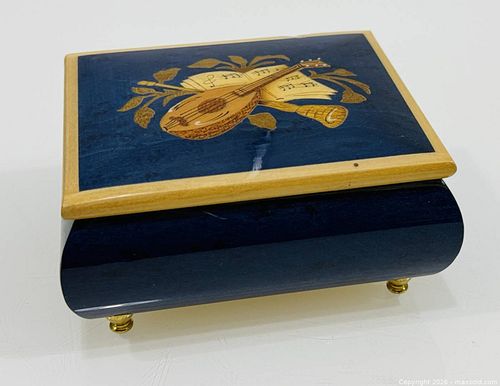 Rare Find: Vintage Italian Inlaid Wood Keepsake Box - Mandolin Motif (1 of 7)