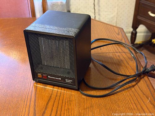 Honeywell Ceramic Heater (1 of 3)
