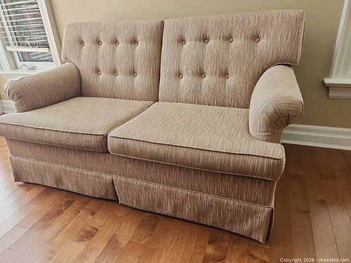 Sofa. D (1 of 7)