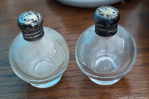 Sterling Silver/glass salt and pepper shakers (1 of 2)