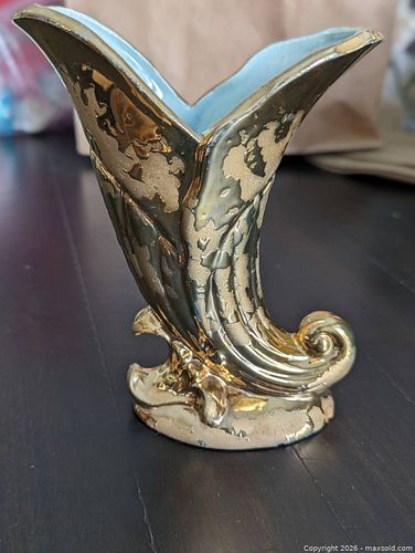 Vintage Savoy China cornucopia vase (1 of 4)
