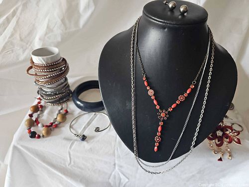 Mixed jewelry lot - necklaces, bracelets, earrings & brooch (1 of 9)