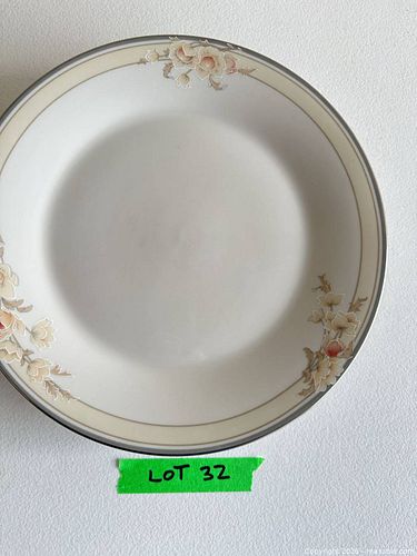 Lot #32 (1 of 8)