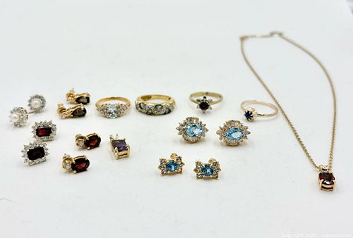 Costume jewelry lot (1 of 5)