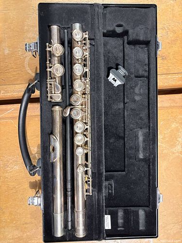 Yamaha YFL-222 Student Flute, Silver Plated (1 of 5)