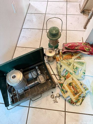 Mixed Camping gear lot: Stove, Lantern, vintage Coleman,Percolator, Linens, Clips B (1 of 10)