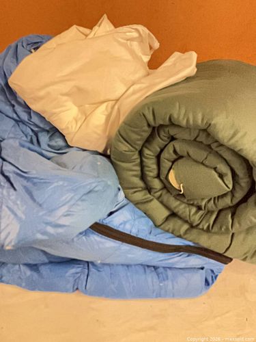 Sleeping bags. B (1 of 5)