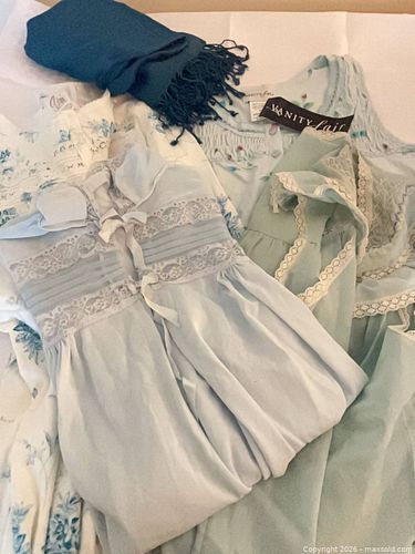 Vintage clothing. A (1 of 6)