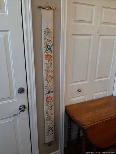 Decorative embroidered bell pull (1 of 11)