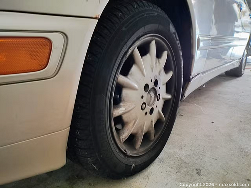 Garage Kept 2000 Mercedes-Benz E320 4MATIC AWD  VIN: WDBJF82J5YX033942 – Clean Title – Estate Vehicle Mercedes-Benz E320/E320W 4MATIC Champagne (1 of 19)