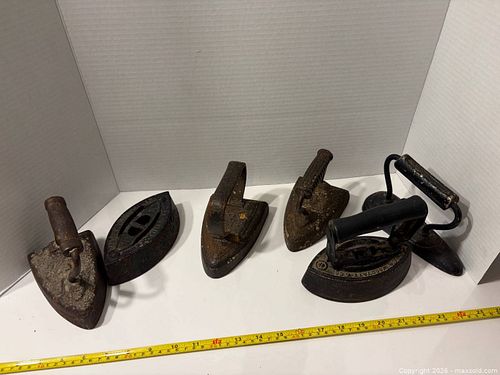 Antique Cast Iron Flat/Sad Iron Set (1 of 8)