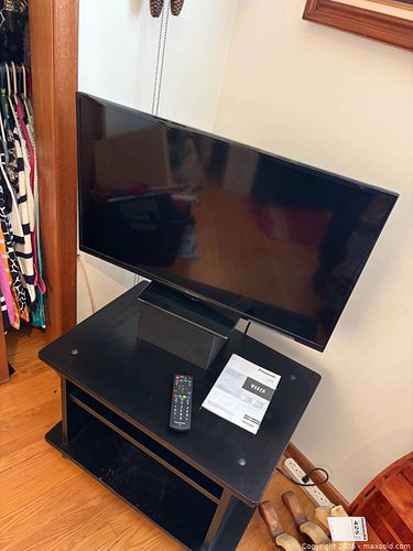 Panasonic TC-32A410C 32-inch TV (1 of 7)