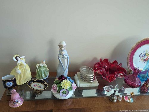 Assorted decorative glassware, figurines and collectible plate lot (1 of 17)