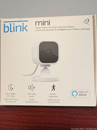 Blink Mini Indoor Plug-In HD Smart Security Camera A (1 of 8)
