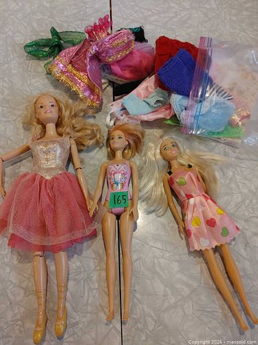 Barbie Dolls And Clothes (1 of 6)