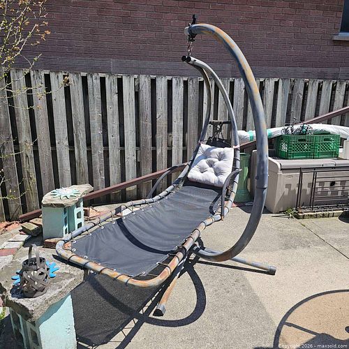 Outdoor Metal framed Garden Swing Hammock, fantastic shape (1 of 6)