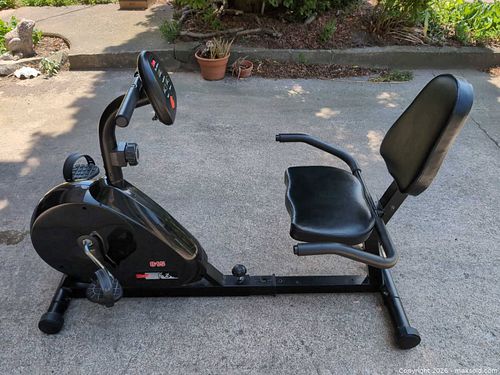 Recumbent exercise bike (1 of 16)