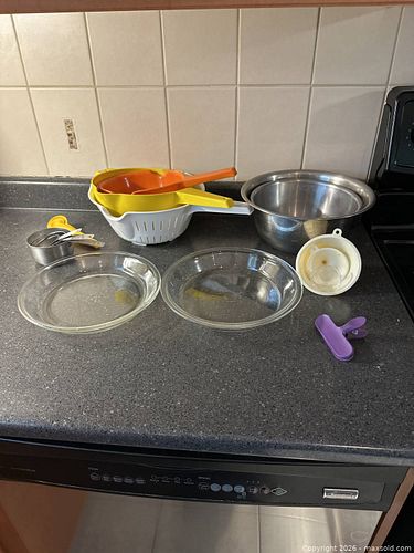 Assorted Kitchen Utensils & Tools Set  (1 of 5)