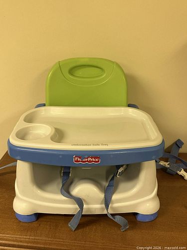 Fisher-Price Plastic Booster Seat with Removable Tray (1 of 3)