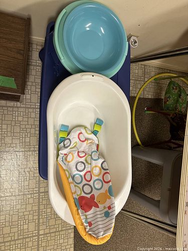 Infant Plastic Baby Bathtub with Mesh Sling and 2 Basins (1 of 3)