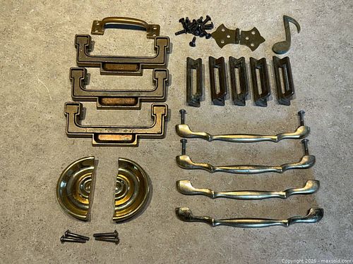 17pc Assorted Brass Cabinet Pulls, Handles & Decorative Hardware Lot  (1 of 19)