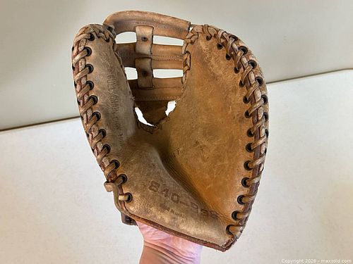 Vintage LHC Brand Baseball Glove (1 of 14)