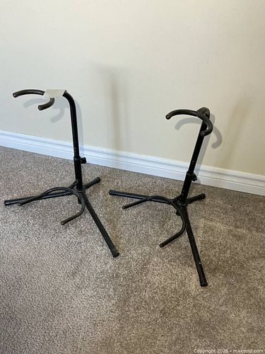Guitar Stands A (1 of 7)