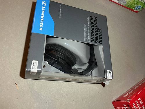 Headphones A (1 of 7)
