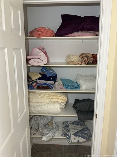 Linen Closet B (1 of 19)