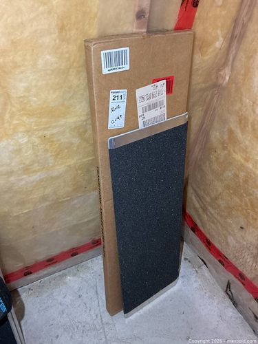Lot #211 (1 of 8)