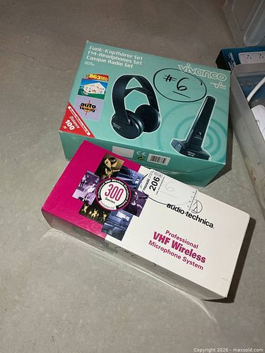 Wireless Headphones And Microphone A (1 of 17)