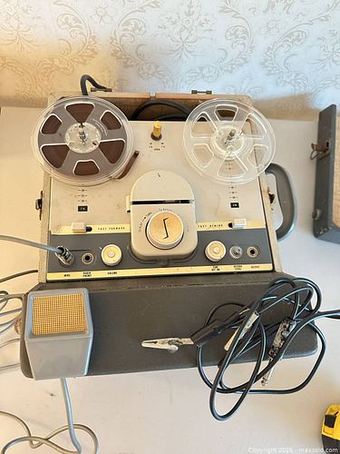 Silvertone Reel to Reel Recorder / Player (1 of 7)