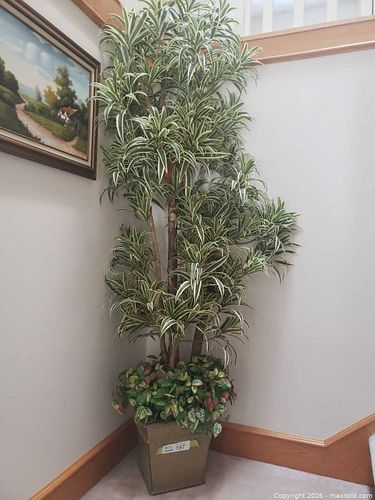 Artificial Planter & Plants (1 of 3)