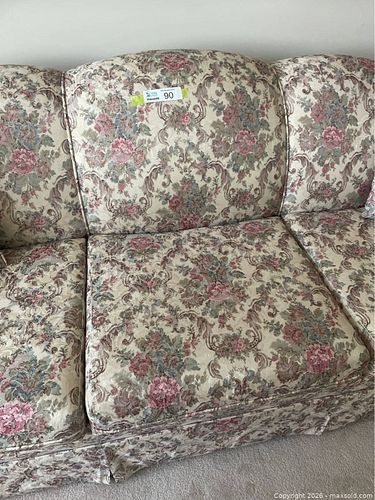 Lovely Floral Couch (1 of 6)